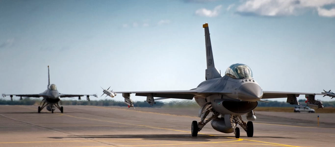 F-16 των ΗΑΕ θα προσγειωθούν στην Σούδα: Τα Εμιράτα στηρίζουν Αθήνα